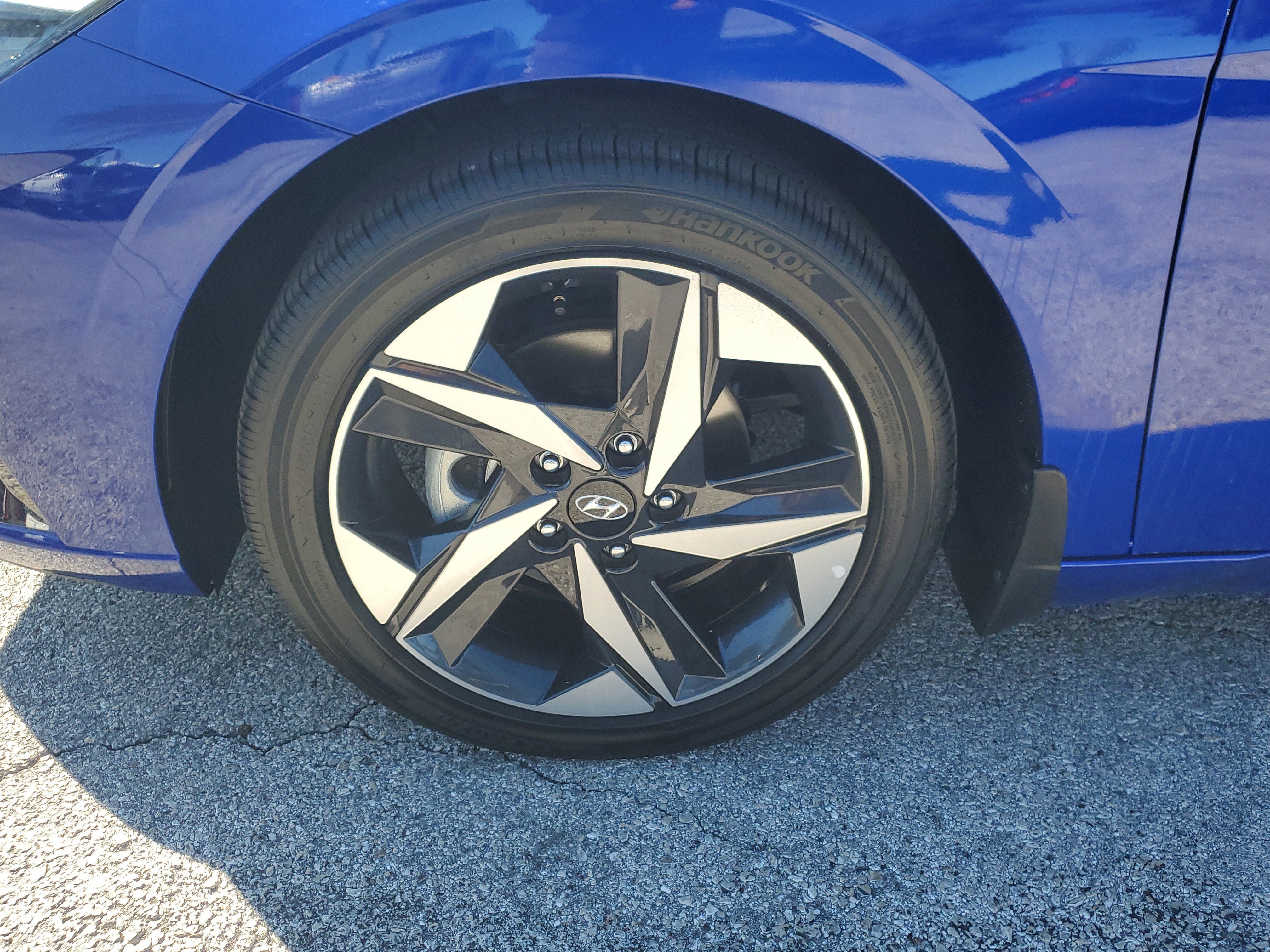 Used 2023 Hyundai Elantra Limited image 4