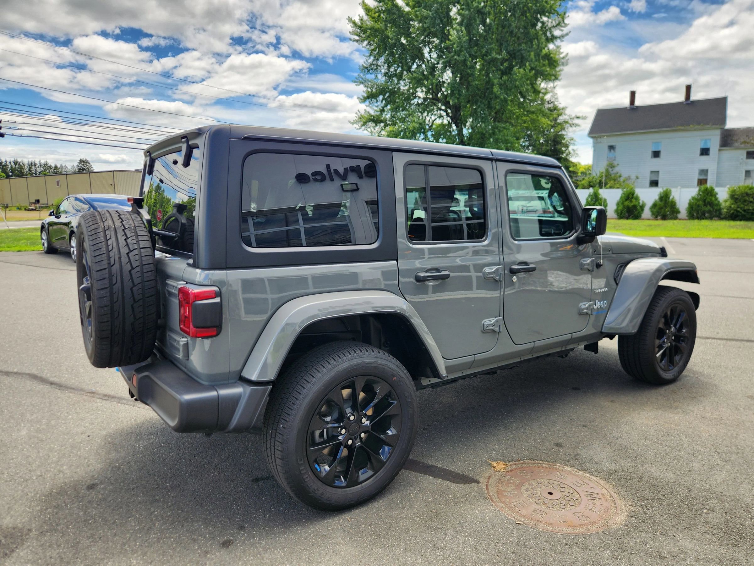 Used 2023 Jeep Wrangler Unlimited Sahara image 14