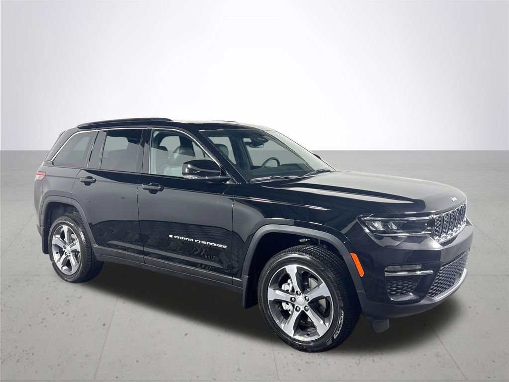 New 2025 Jeep Grand Cherokee Limited w/ MOPAR Finishing Package AWD/4WD image 4