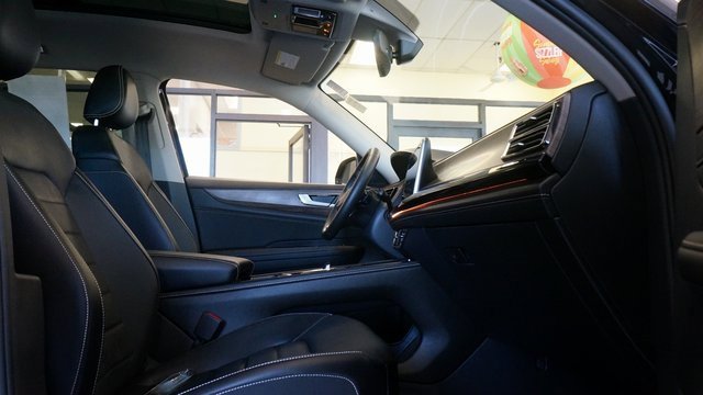 Certified 2025 Volkswagen Atlas SEL image 55