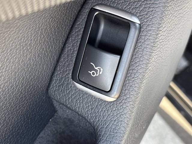Used 2015 Mercedes-Benz SL 550 image 19