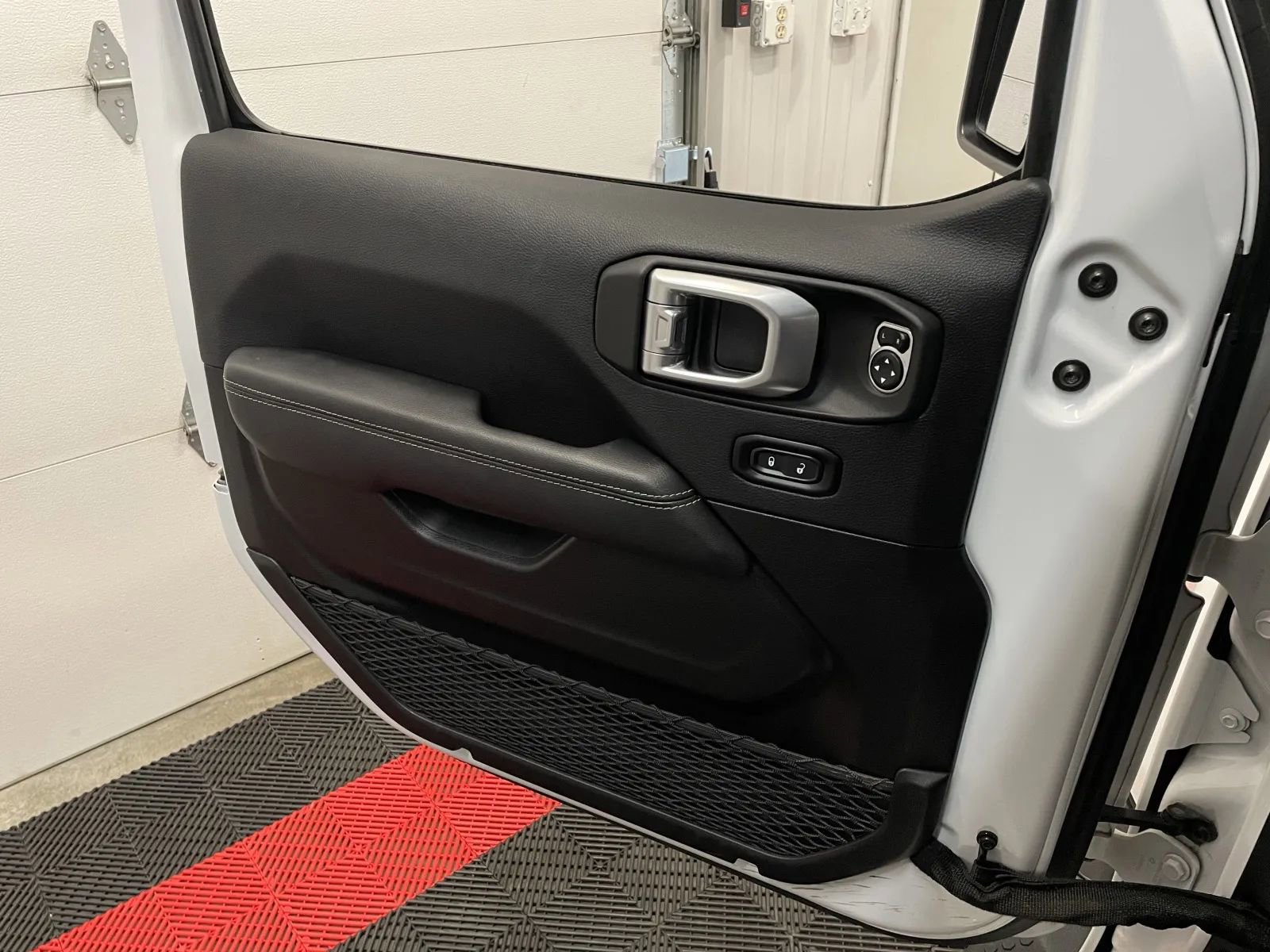 Used 2021 Jeep Wrangler Unlimited Sahara w/ Cold Weather Group image 32
