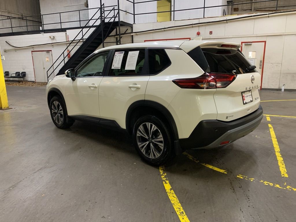 Used 2023 Nissan Rogue SV image 4
