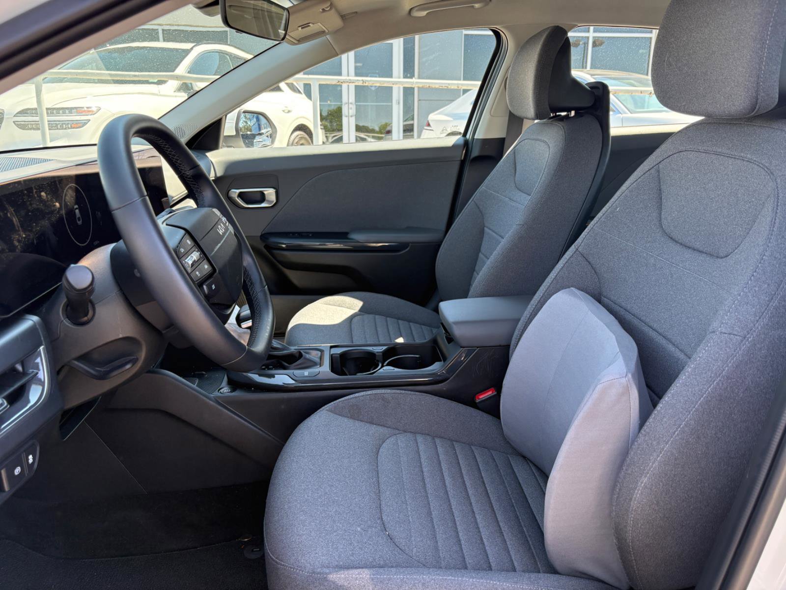 Used 2025 Kia K4 EX image 16