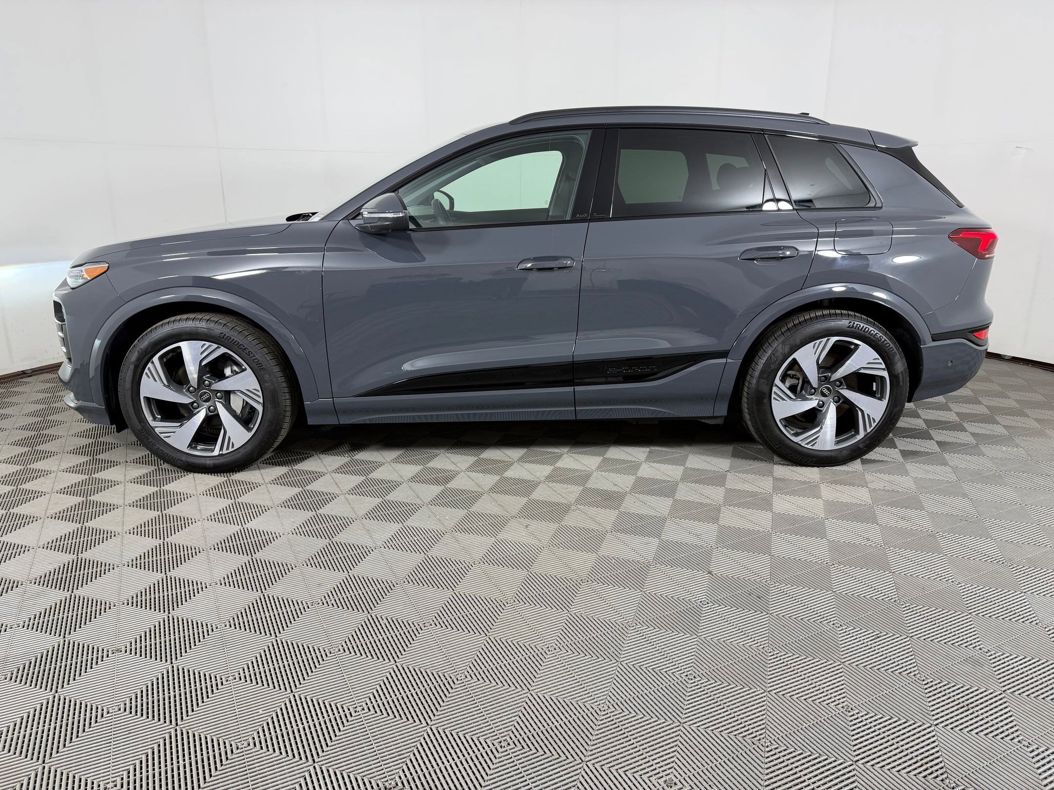 Used 2025 Audi Q6 e-tron Prestige w/ Black Warm Weather Package AWD/4WD image 2