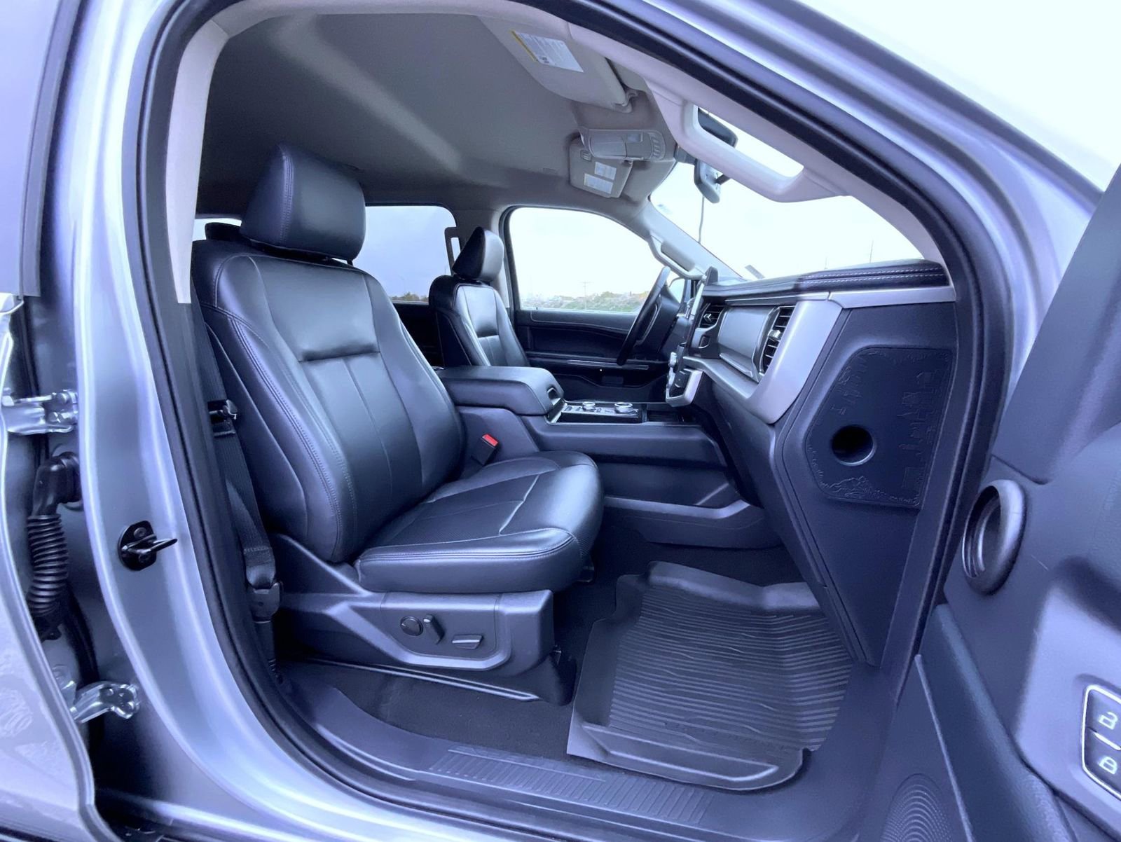 Used 2024 Ford Expedition XLT image 15