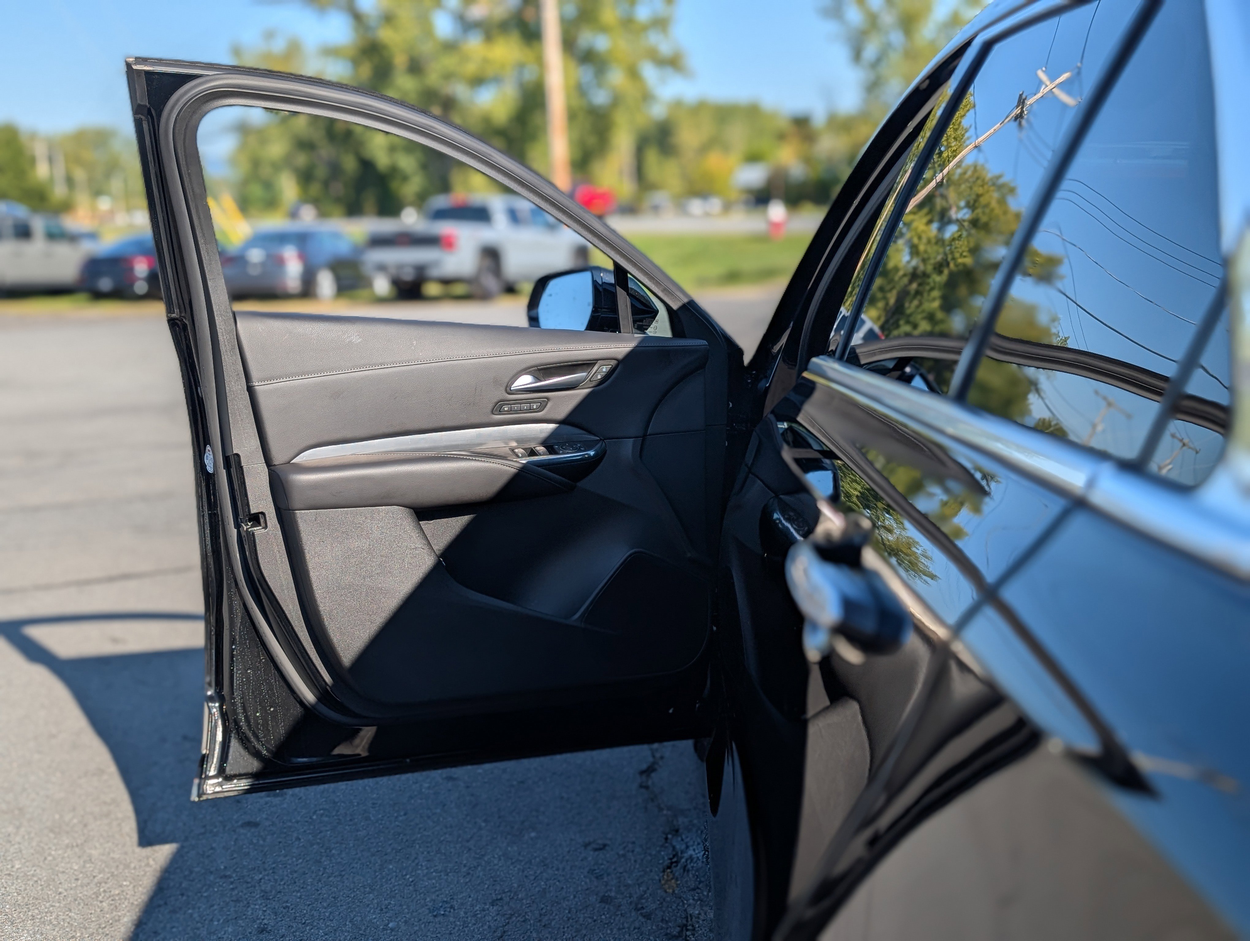 Used 2024 Cadillac XT4 Premium Luxury image 28