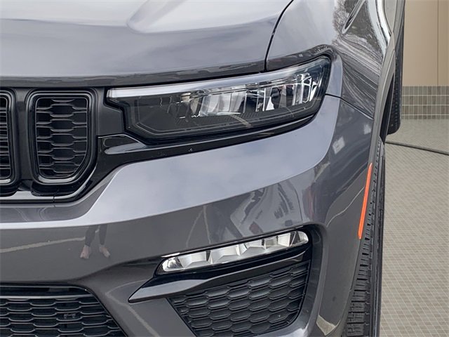 Certified 2025 Jeep Grand Cherokee Limited w/ Black Appearance Package image 10