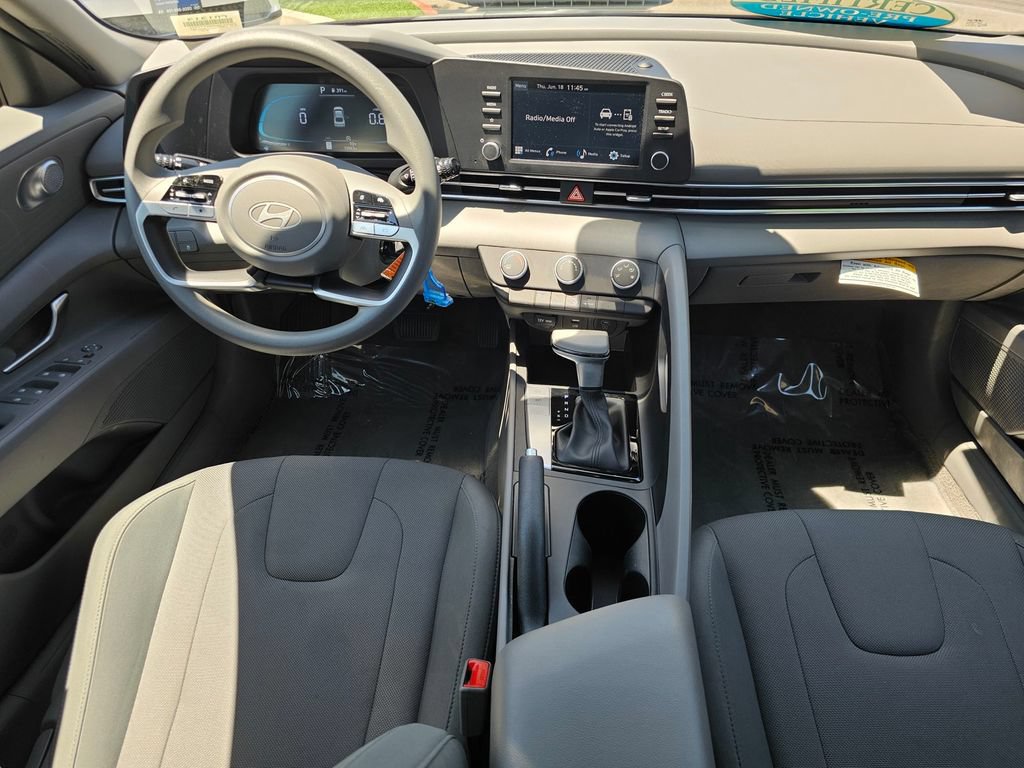Certified 2025 Hyundai Elantra SE FWD image 17