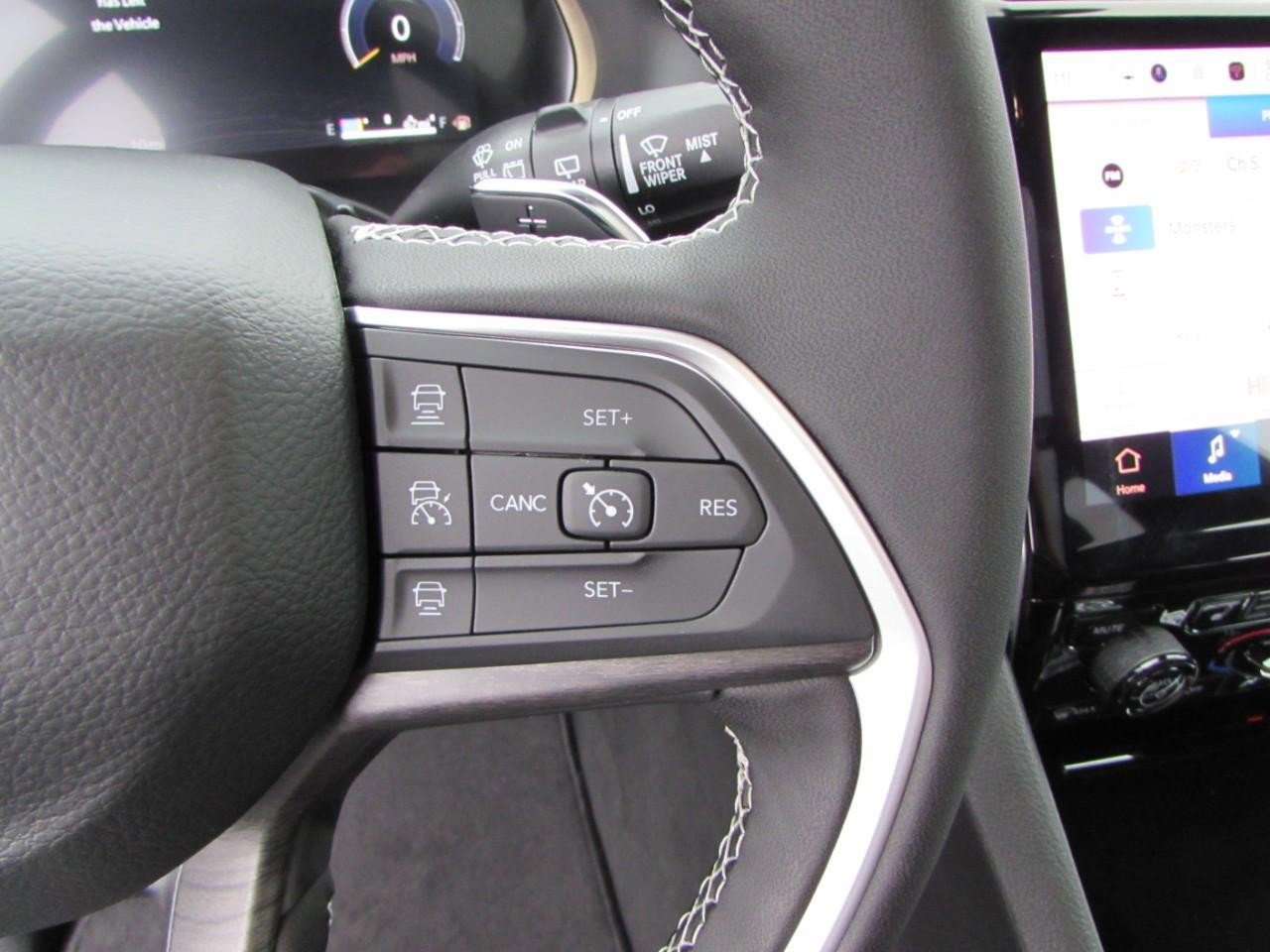 New 2025 Jeep Grand Cherokee Limited image 16