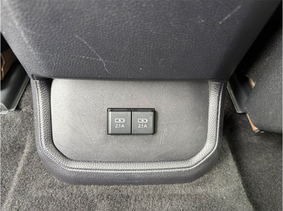 Used 2020 Toyota Highlander LE FWD image 34