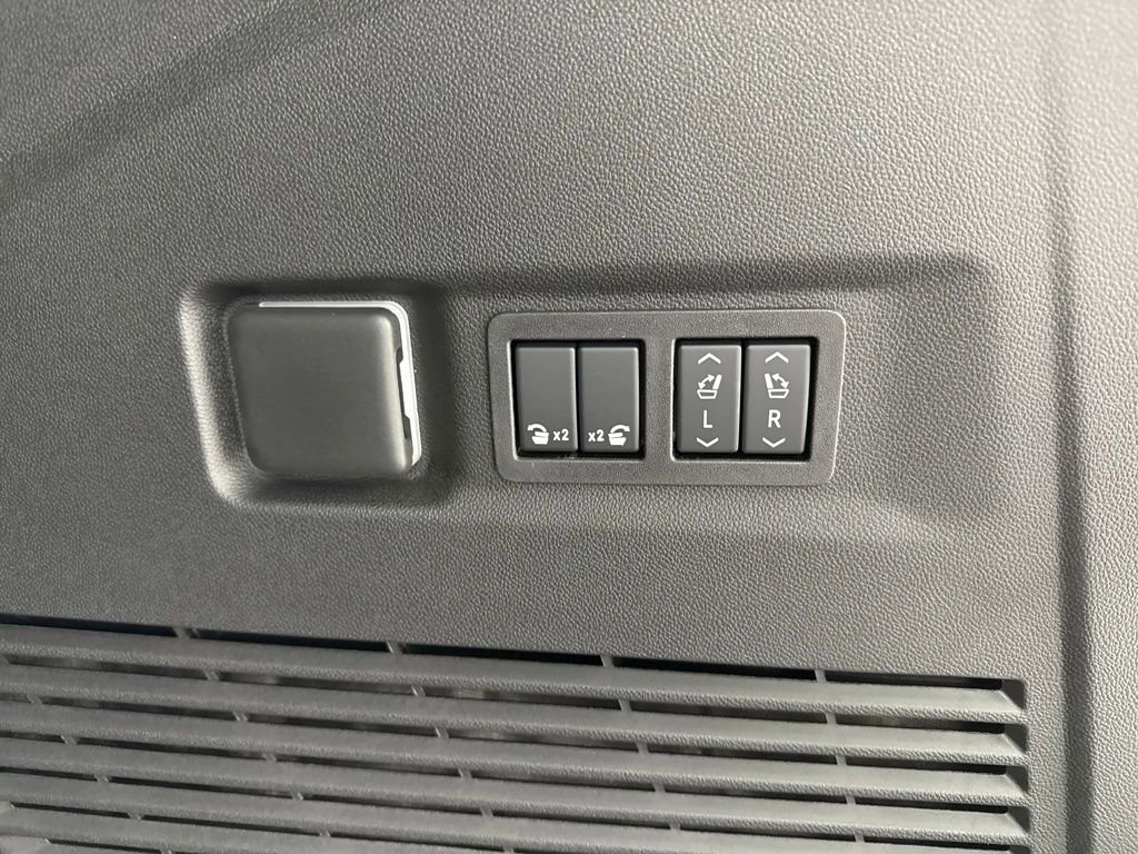 New 2026 GMC Yukon XL Elevation image 17