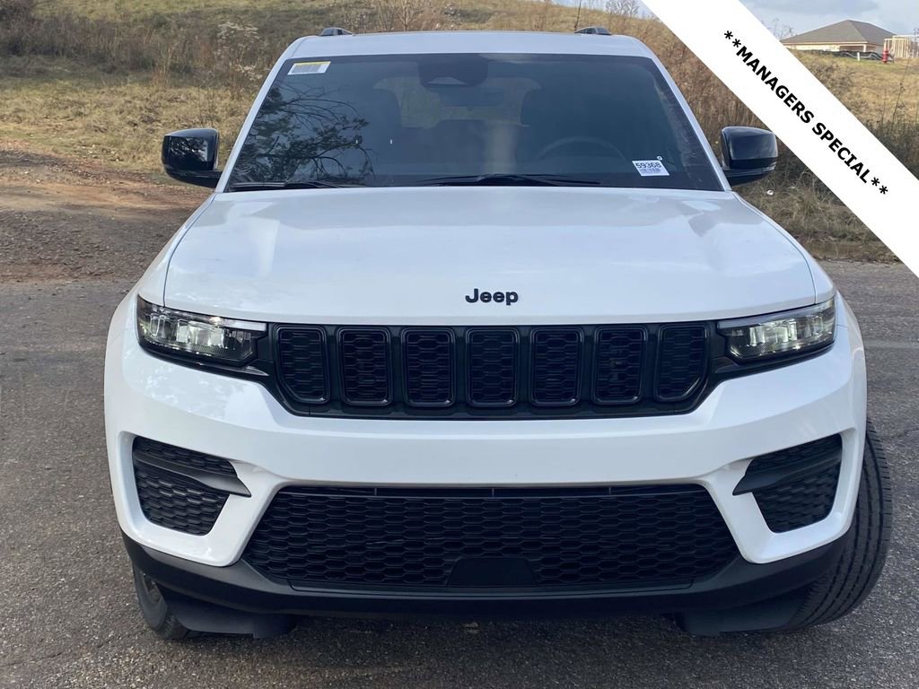 New 2025 Jeep Grand Cherokee Altitude image 32