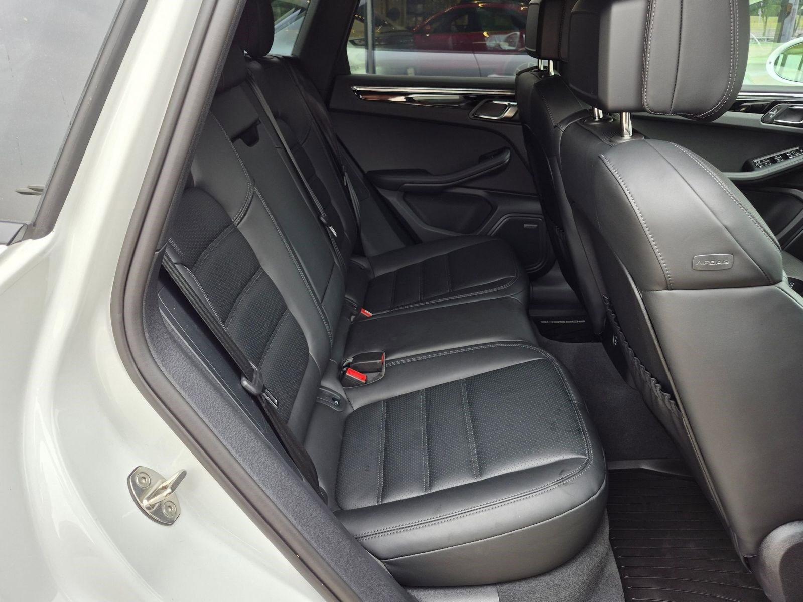 Certified 2026 Porsche Macan AWD/4WD image 24