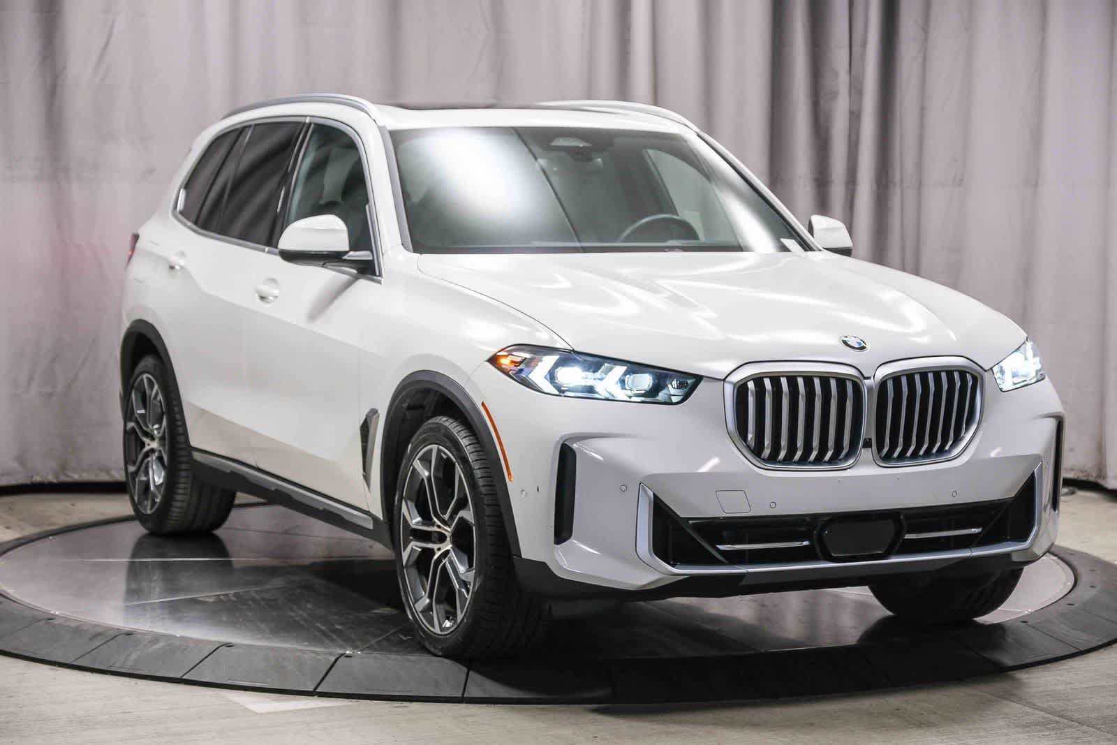 Used 2025 BMW X5 sDrive40i w/ Executive Package RWD image 5