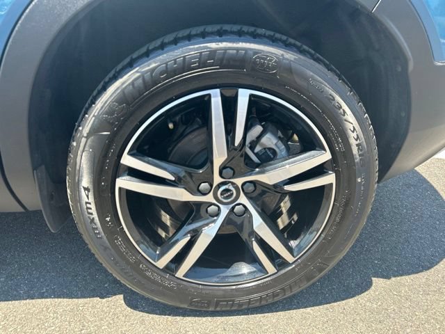 Certified 2025 Volvo XC40 B5 Core AWD/4WD image 9