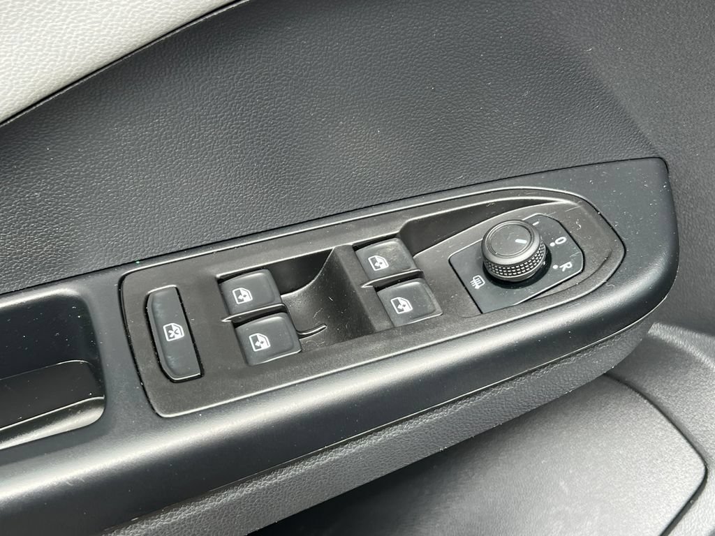 Used 2023 Volkswagen Taos SE w/ Panoramic Sunroof Package AWD/4WD image 13