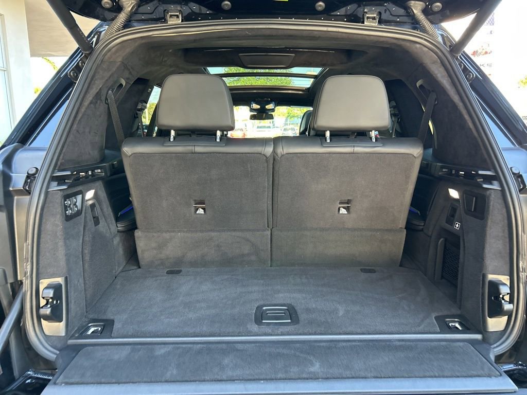 Used 2024 BMW X7 xDrive40i w/ M Sport Package image 49
