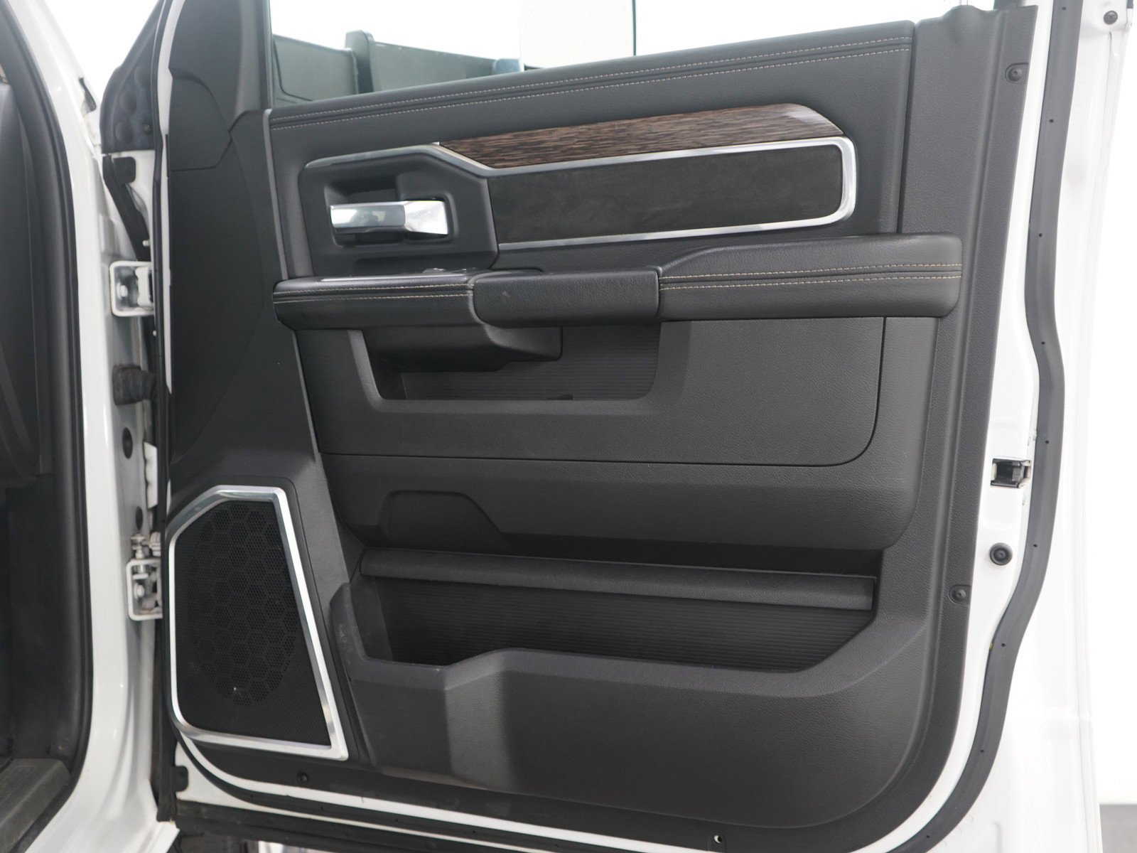 Used 2021 RAM 3500 Laramie image 9