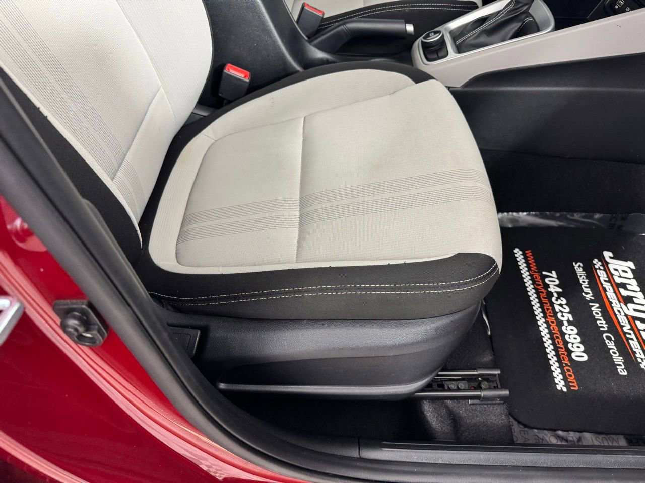 Used 2025 Hyundai Venue SEL image 33