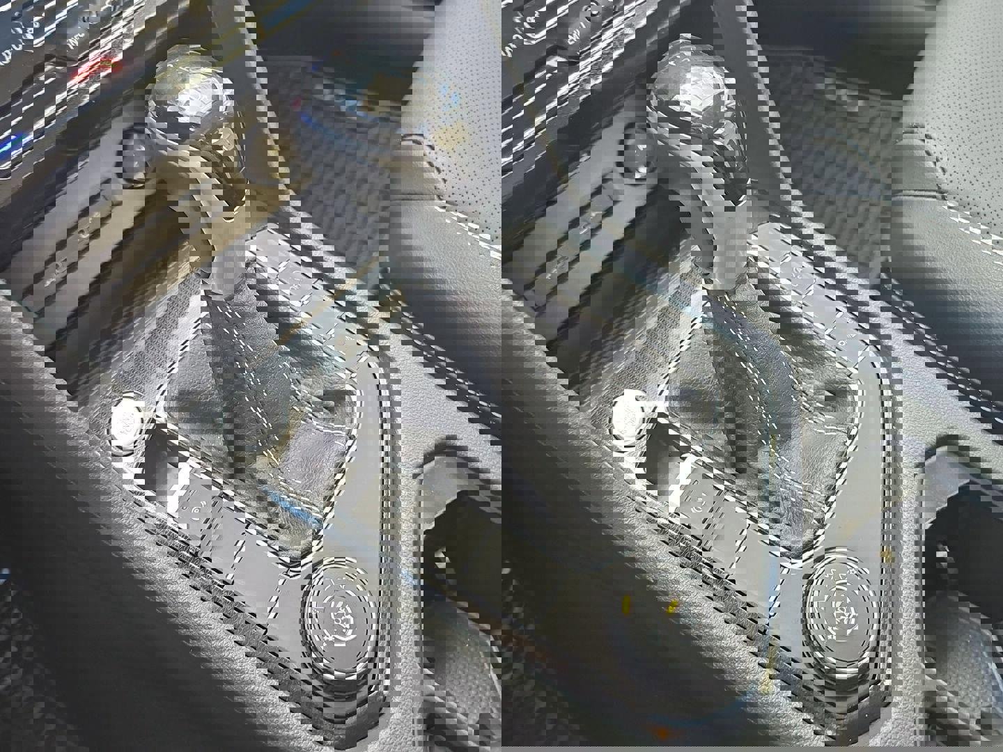 Used 2025 Volkswagen Taos SEL image 14