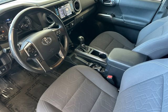 Used 2018 Toyota Tacoma TRD Off-Road w/ Technology Package AWD/4WD image 11