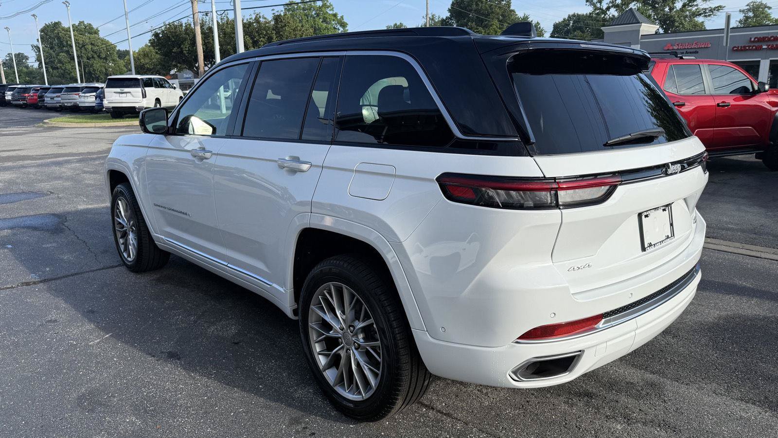 Used 2025 Jeep Grand Cherokee Summit AWD/4WD image 6