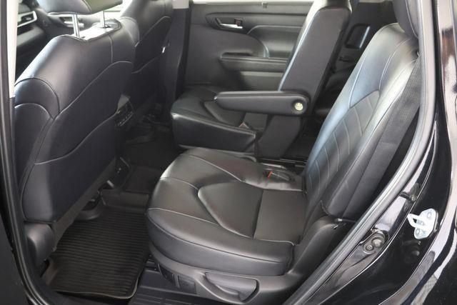 Used 2024 Toyota Highlander XLE AWD/4WD image 22