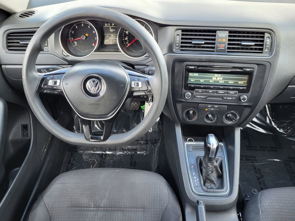 Used 2015 Volkswagen Jetta S image 2