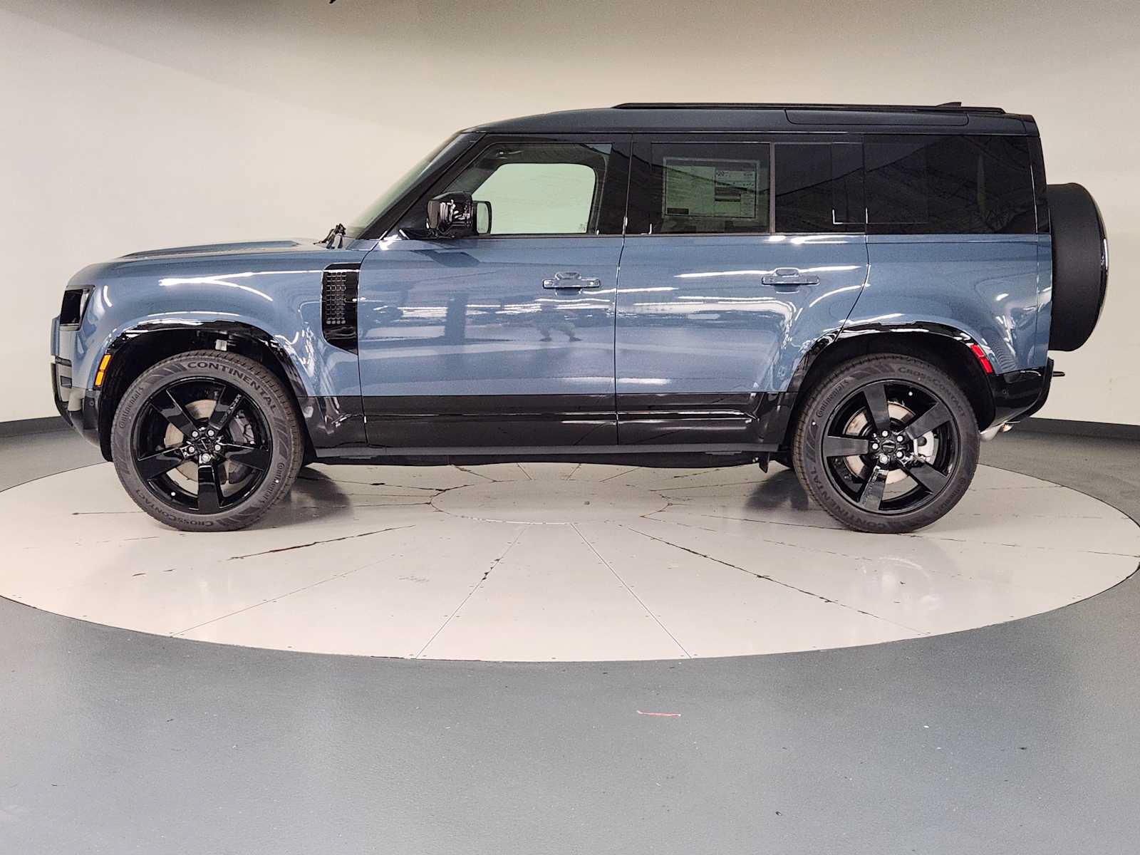 New 2026 Land Rover Defender 110 X-Dynamic SE AWD/4WD image 5