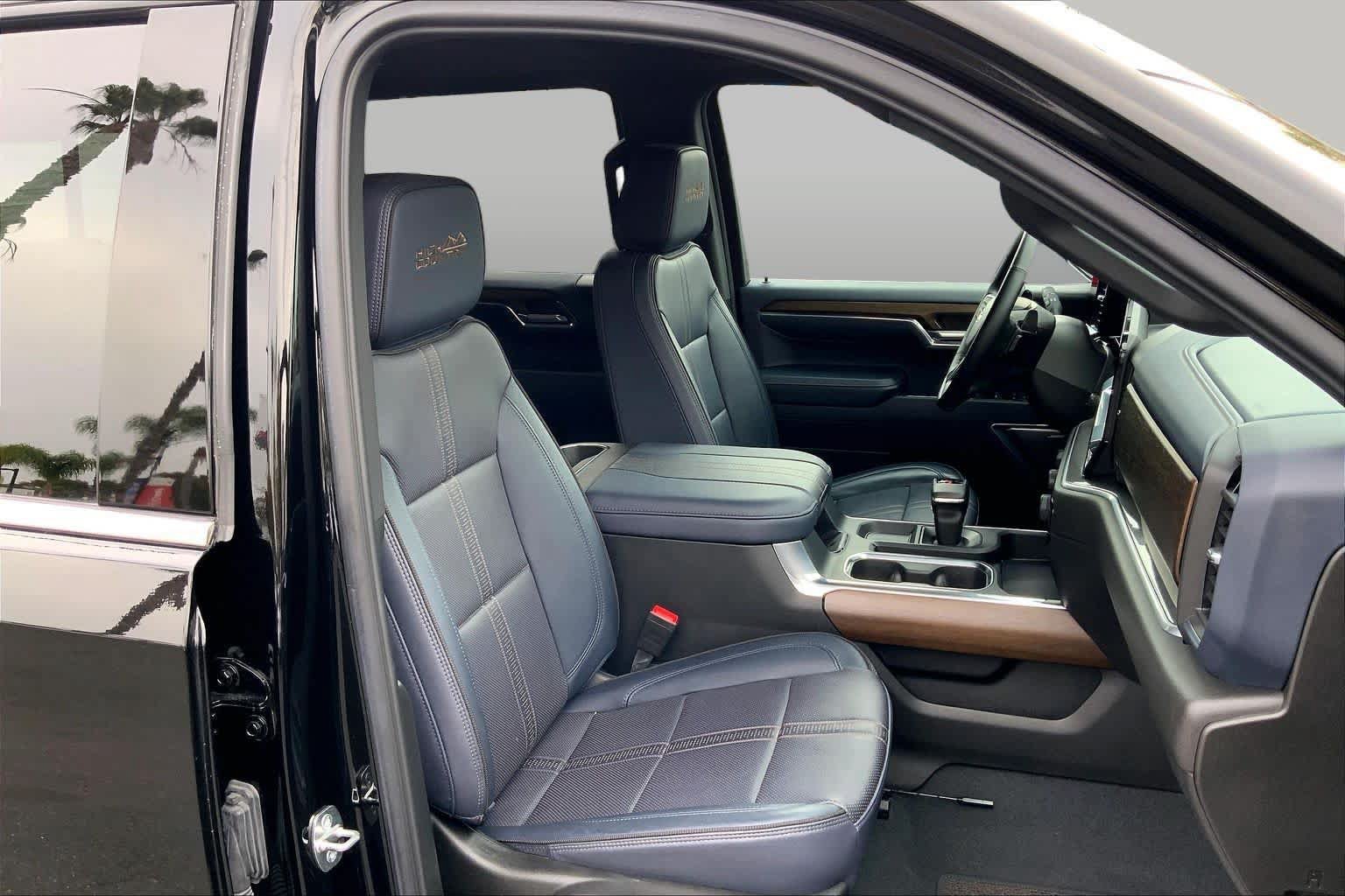 Used 2024 Chevrolet Silverado 1500 High Country w/ Technology Package RWD image 8