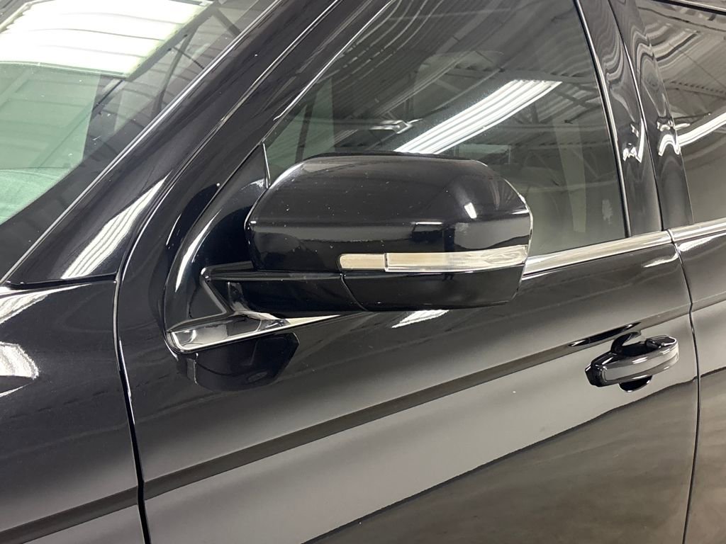 Used 2023 Ford Expedition XLT image 11