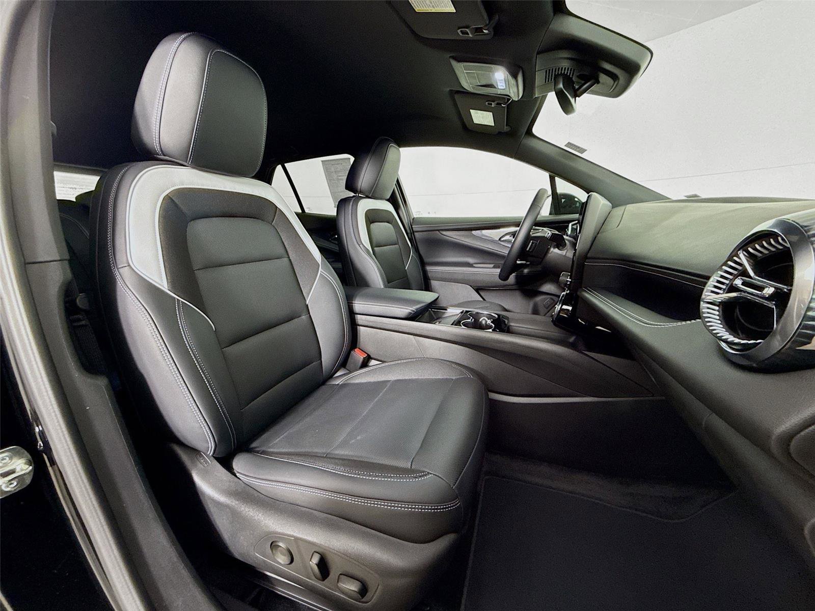 Used 2024 Chevrolet Blazer EV LT image 28