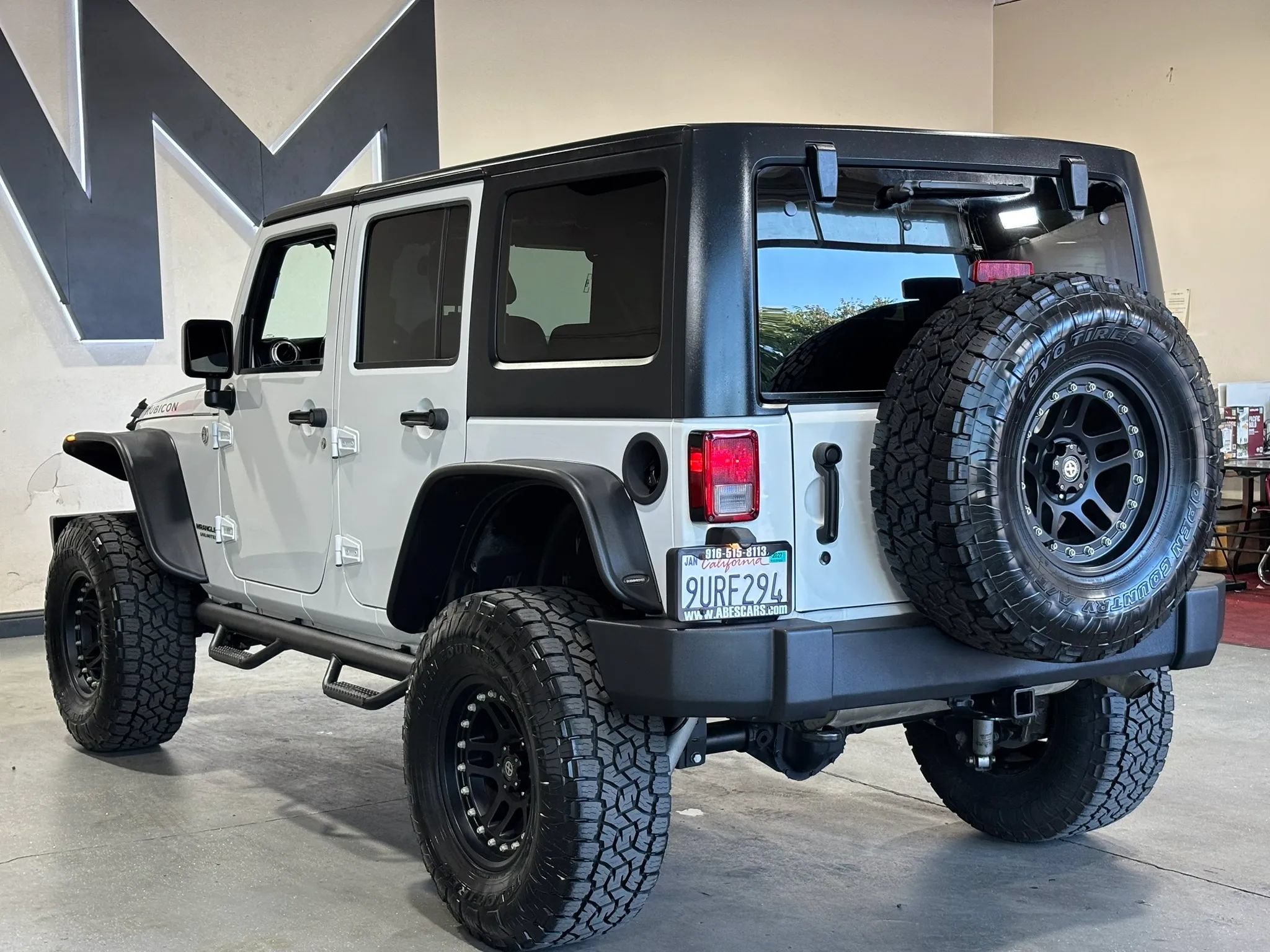 Used 2015 Jeep Wrangler Unlimited Rubicon w/ Connectivity Group AWD/4WD image 7