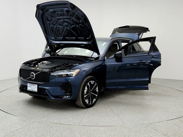 New 2026 Volvo XC60 B5 Plus w/ Climate Package image 9
