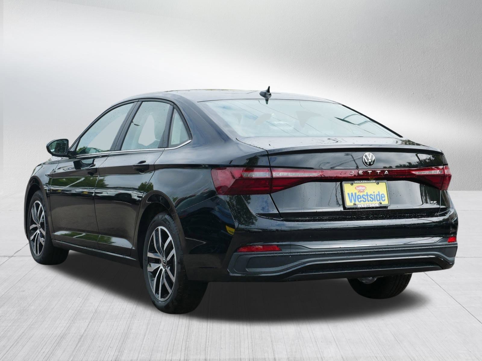 New 2025 Volkswagen Jetta SE image 2
