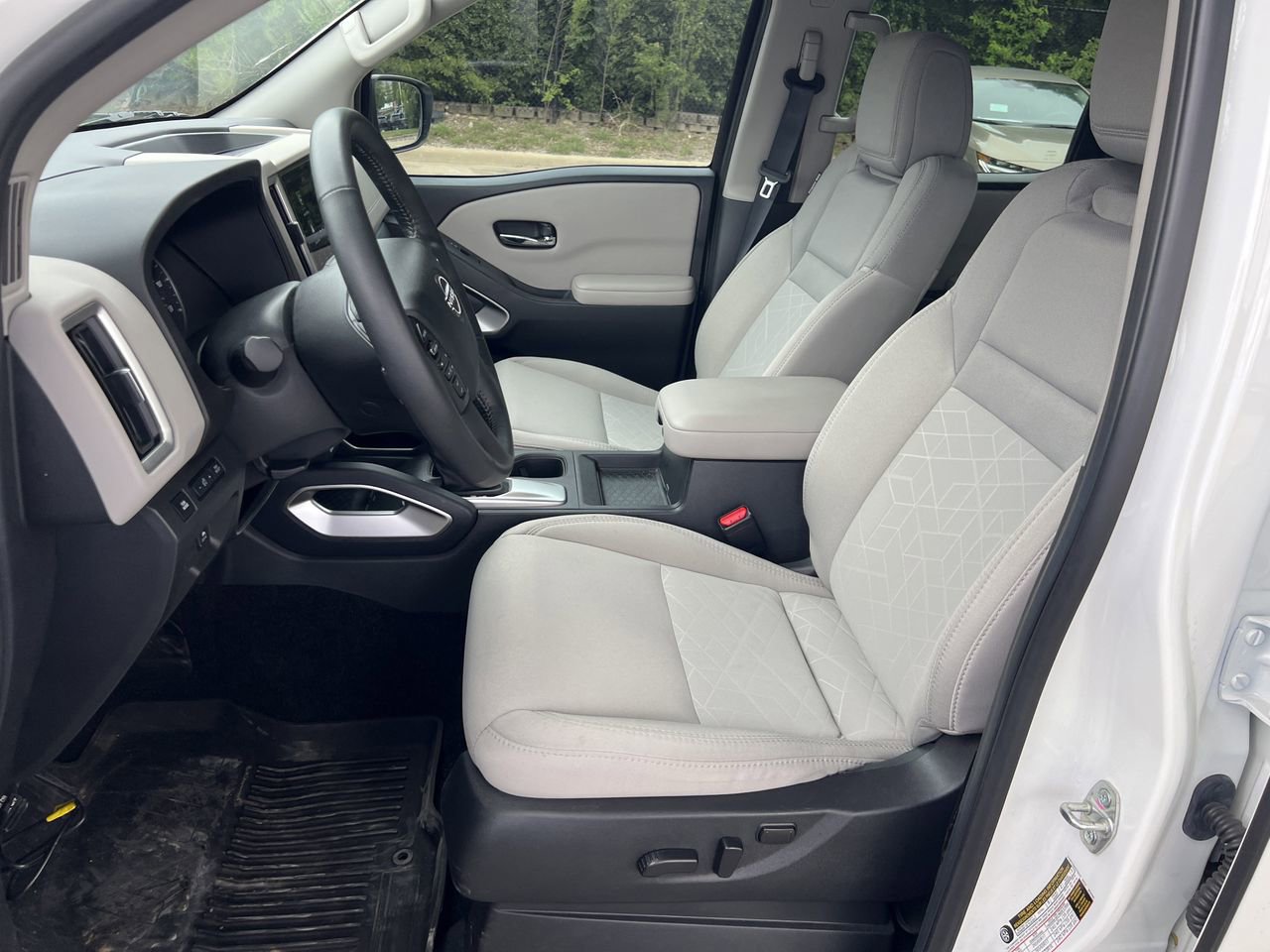 Certified 2025 Nissan Frontier SV w/ SV Convenience Package RWD image 9