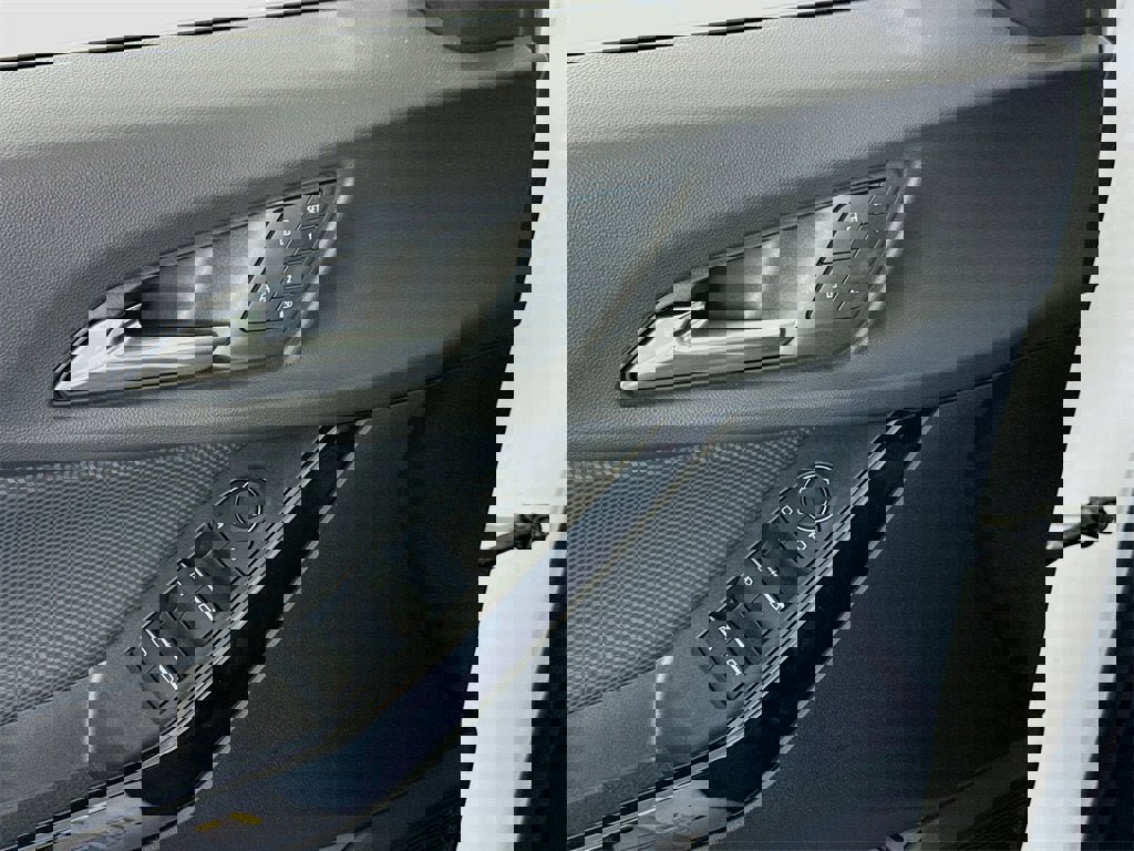 Used 2025 Chevrolet Equinox RS w/ Safety and Technology Package image 12