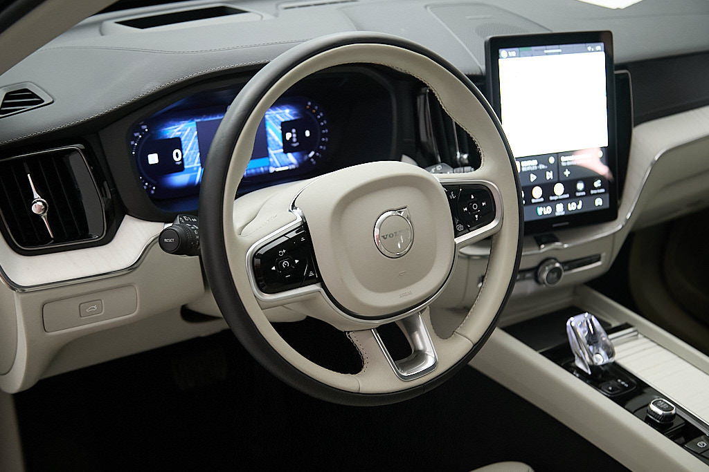 Certified 2026 Volvo XC60 B5 Ultra AWD/4WD image 13