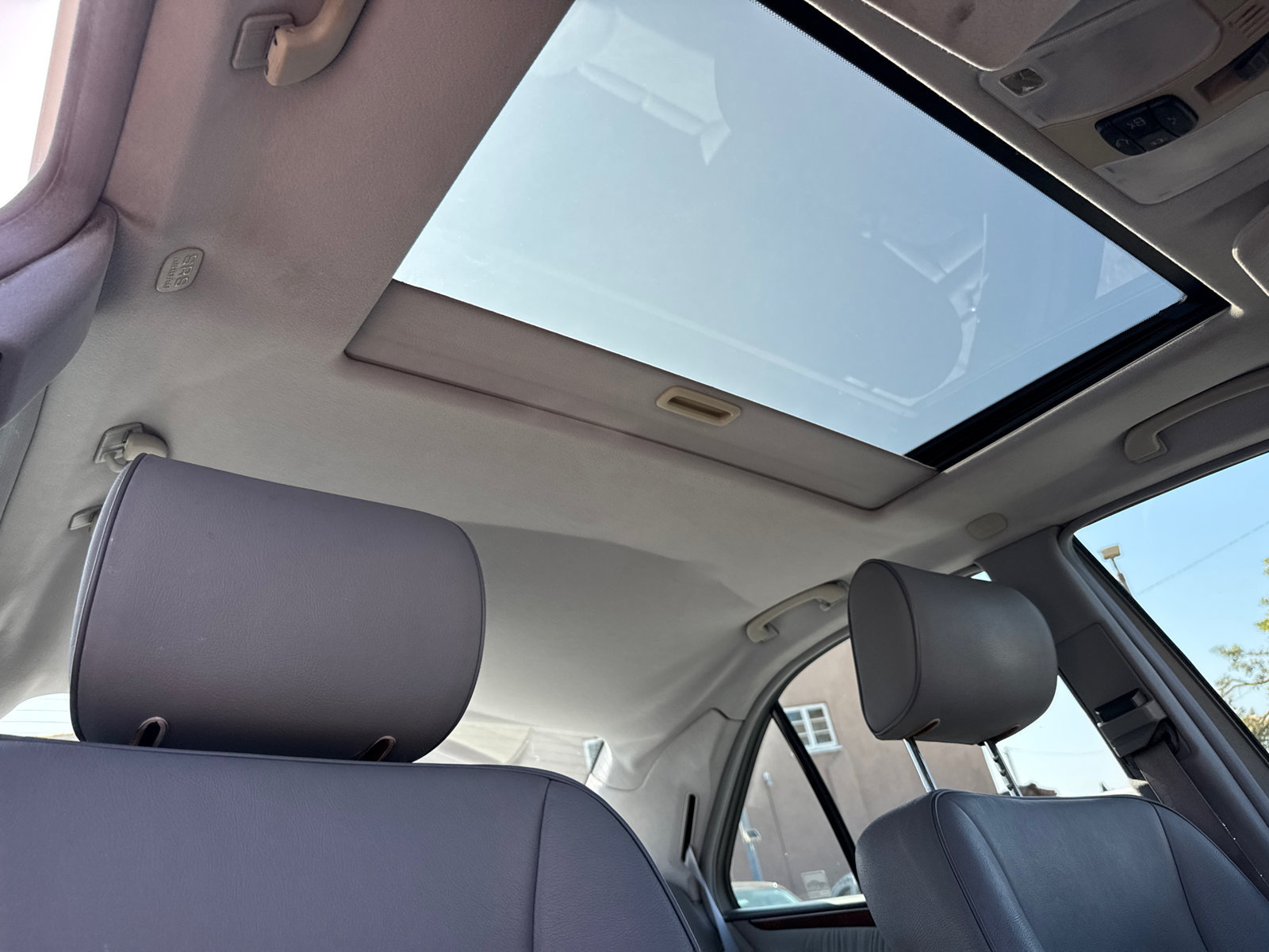 Used 2000 Mercedes-Benz E 320 Sedan image 9