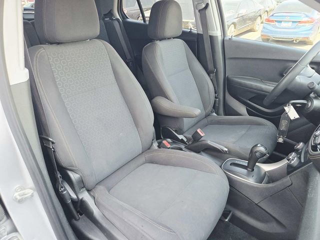 Used 2020 Chevrolet Trax LS w/ Tint and Cruise Package image 12