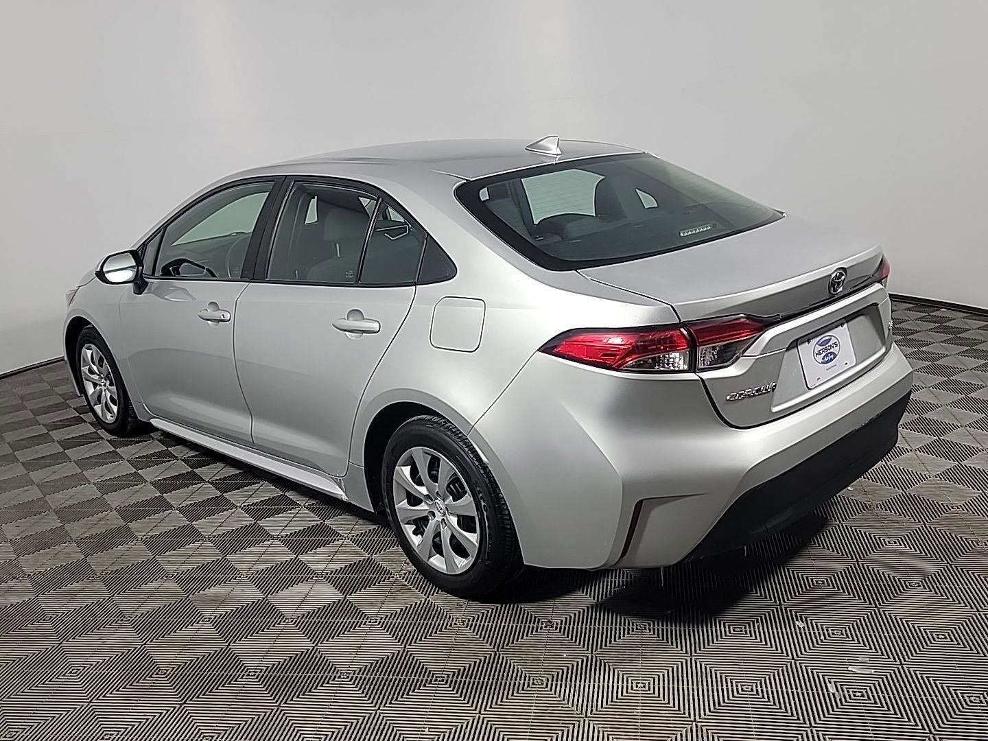Used 2023 Toyota Corolla LE image 10
