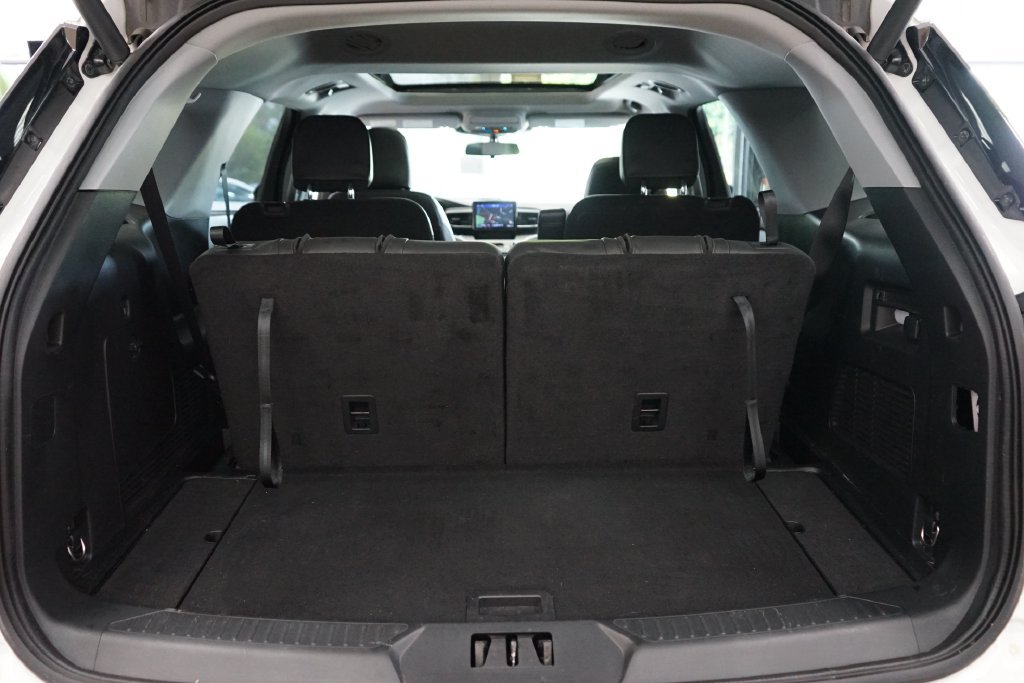 Used 2023 Ford Explorer XLT w/ Equipment Group 202A AWD/4WD image 53