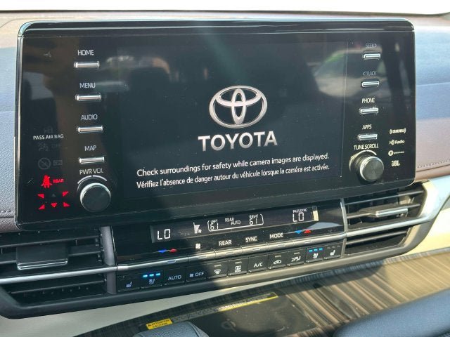 Used 2023 Toyota Sienna Platinum AWD/4WD image 34