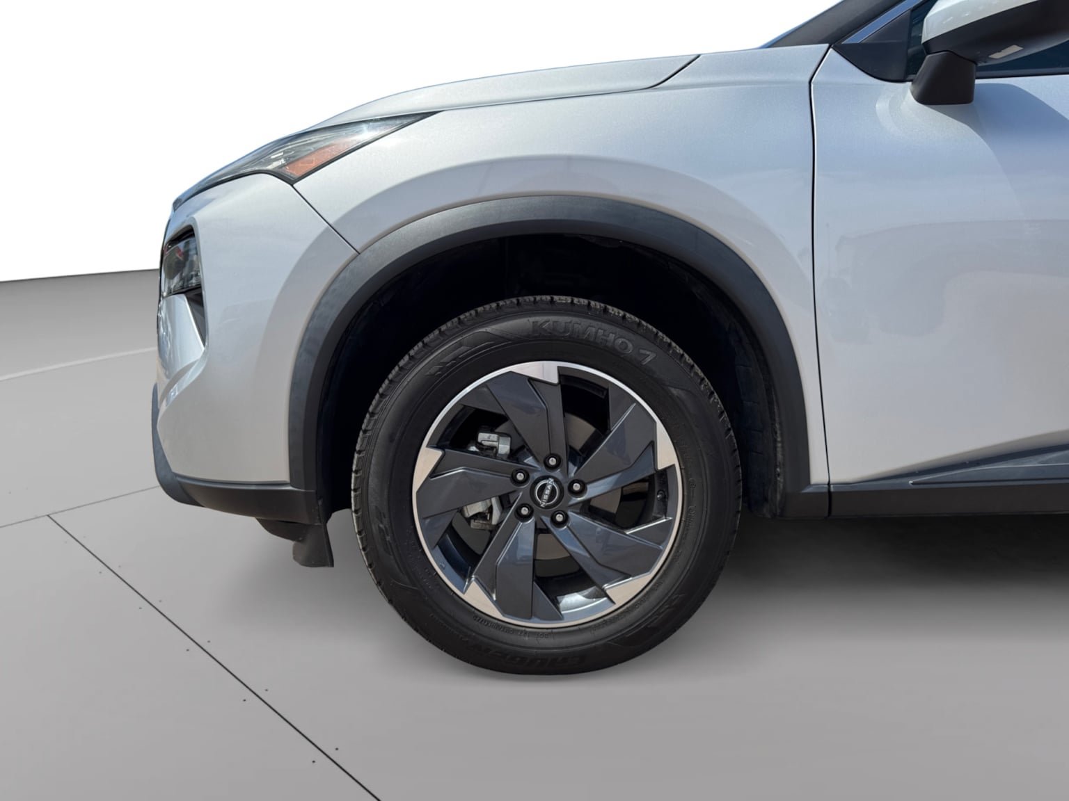 Used 2024 Nissan Rogue SV FWD image 9