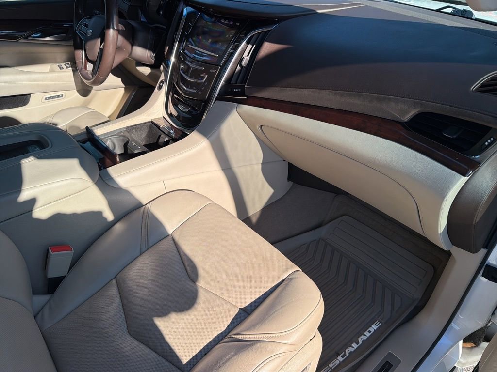 Used 2016 Cadillac Escalade Luxury image 36
