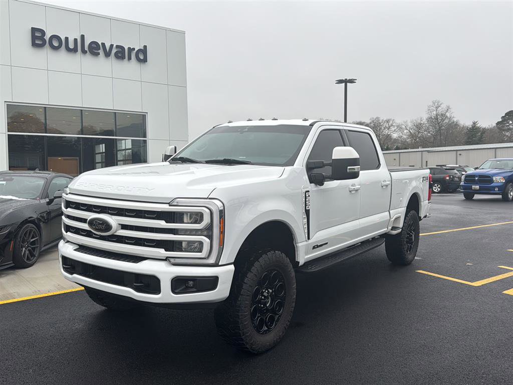 Used 2023 Ford F250 XLT w/ Black Appearance Package image 2