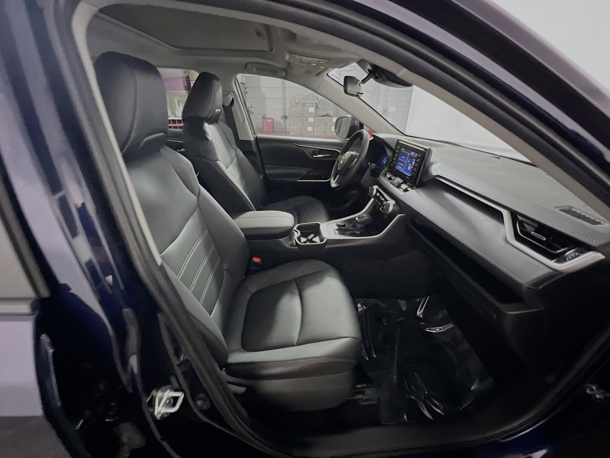 Used 2021 Toyota RAV4 XLE Premium AWD/4WD image 31