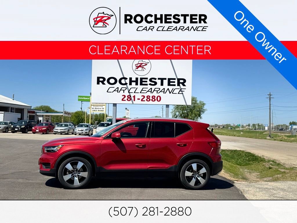 Used 2019 Volvo XC40 T4 Momentum FWD image 1