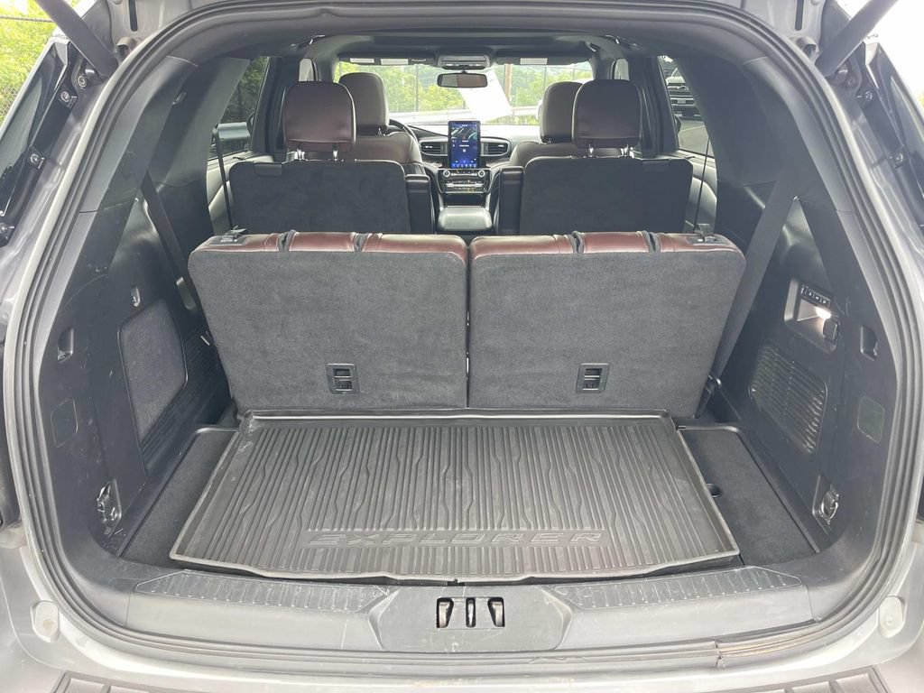 Used 2021 Ford Explorer Platinum w/ Premium Technology Package RWD image 12